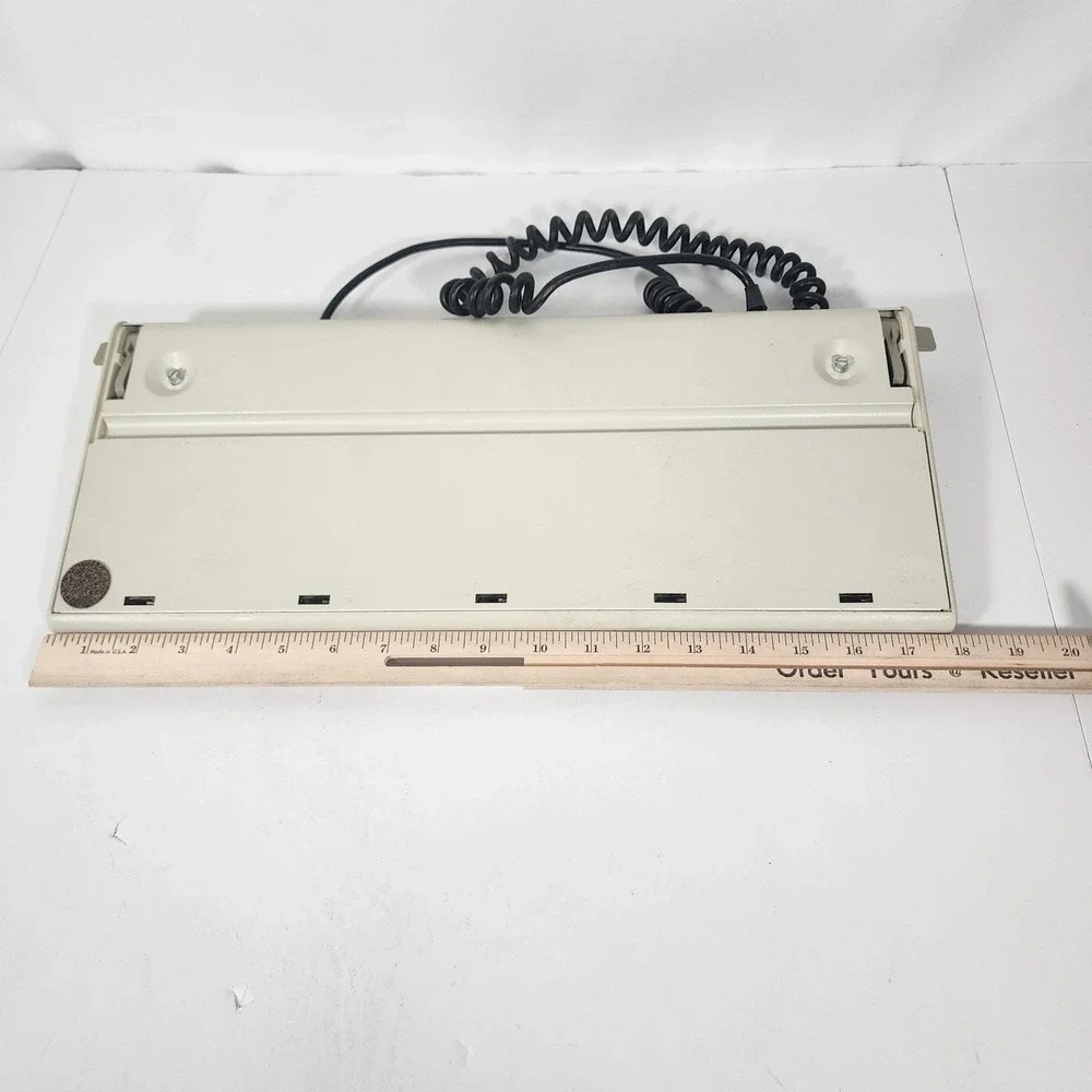 Vintage IBM XT Personal Computer Keyboard - Clicky